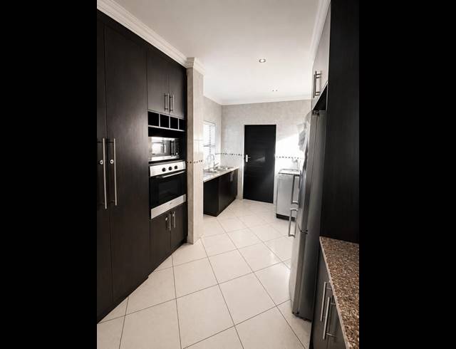 3 BEDROOM HOUSE FOR SALE IN THATCHFIELD